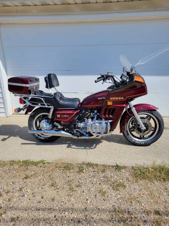 Photo 1982 Honda Goldwing GL1100 $1,500