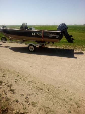 Photo Lund boat and trailer