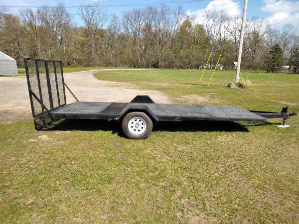 Photo 17 foot trailer $1,200