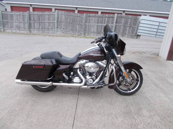 Photo 2011 Harley Davidson Streetglide FLHXI 103CU $8,650