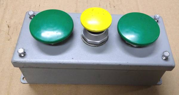 Photo 3 Pushbutton Green Start stop on off switch control station panel box $70
