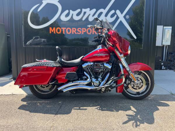 Photo Harley-Davidson Street Glide (FLHX) $13,990