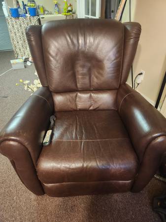 Photo REDUCED-Natuzzi - Power Reclining Massage Luxury Leather Chair - RARE $295