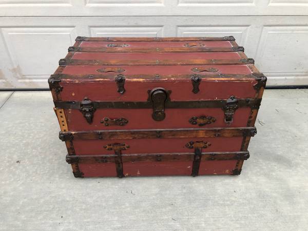 Photo True Antique Flat Top Steamer Trunk  Coffee Table $95