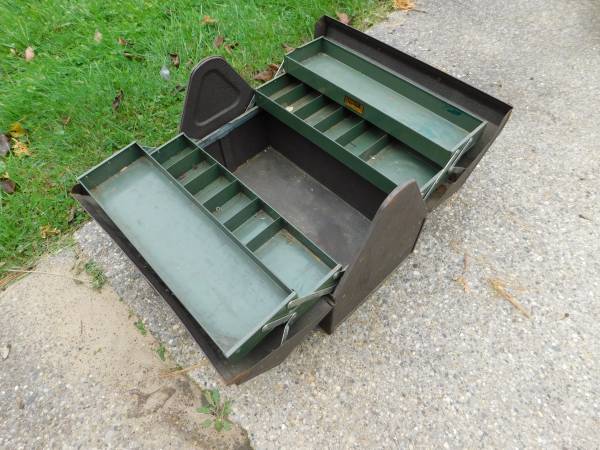 Photo Vintage KENNEDY KITS Barn Roof Cantilever Tool Box Model 1018 $80