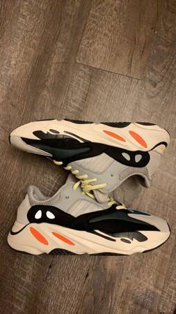 Photo Yeezy 700 (Wave runners) For sale $200