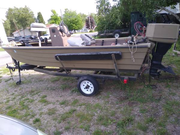 Photo Fishing Boat StarCraft 146 With Trailer  $2,150