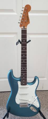 Photo 2019 Fender Squier Classic Vibe 60s Stratocaster perfect condition $300