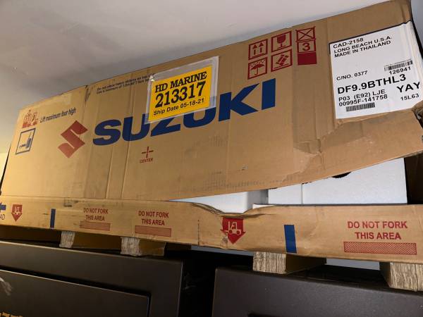 Photo Suzuki 9.9 outboard motor $2,500