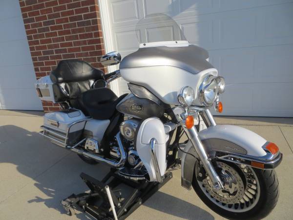 2009 Harley Davidson Ultra Classic Loaded with options $10,500 ...