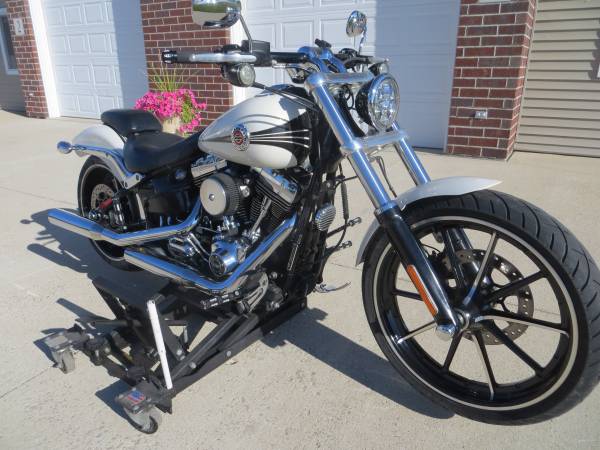 Photo 2015 Harley Davidson Breakout  $13,299
