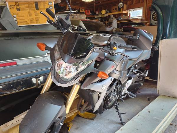 Photo 2015 suzuki gsxs 750 cc clean title $5,500