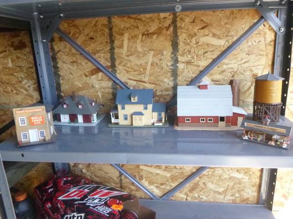 Photo 6 N or HO scale model train structures buildings $40