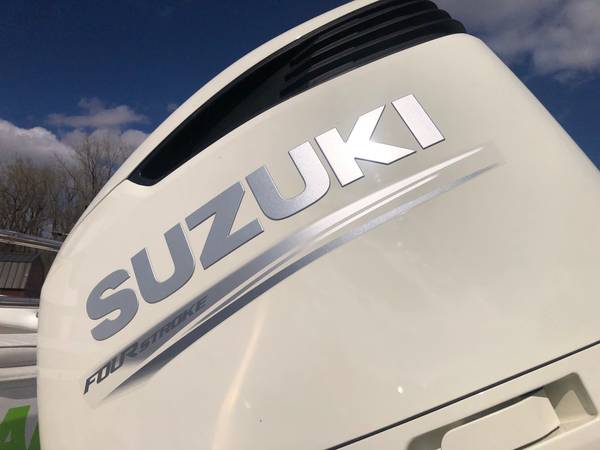 Photo Custom Pilothouse Robalo, must see new Suzuki 300 hp $47,000