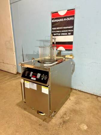 Photo GILES GGF-400 45LBS NAT GAS FRYER WITH OIL FILTERATION, BASKET, LID $4,000