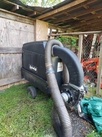 Photo Agrifab leaf vacuum with extension $900