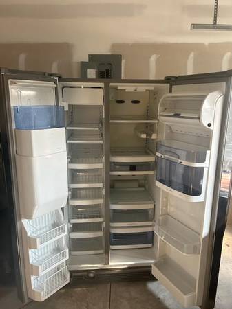 Photo Kenmore Elite Stainless-Steel Refrigerator $300