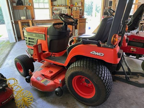 Photo Kubota Tractor BX2200 w Front End Loader $8,750