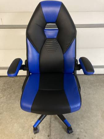 Photo RS Gaming RGX Faux Leather High-Back Gaming Chair $50