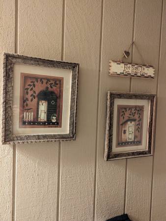 Photo VERY PRETTY PRIMITIVE BATHROOM OUTHOUSE PICTURES $40