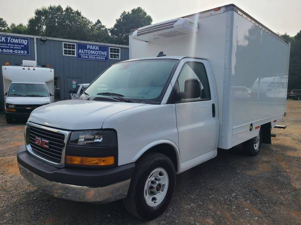 Photo 2019 GMC Savana 3500 Reefer Refrigerated Box Truck with Thermo King $28,700