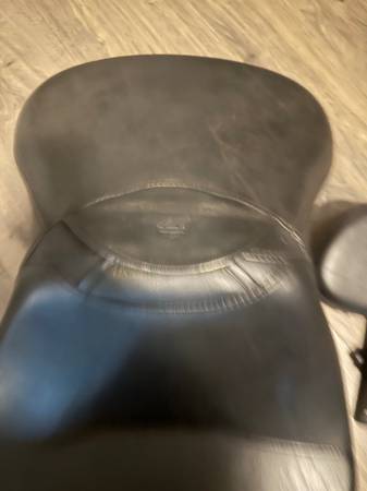 Photo Harley Touring Seat with Rider Backrest $125