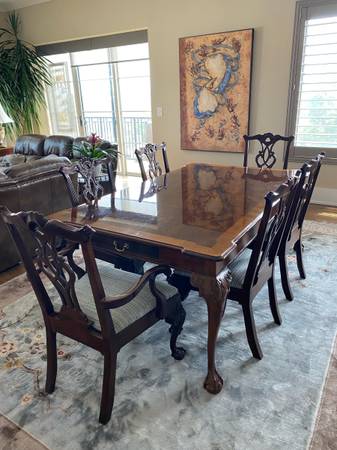 Photo Henredon Solid Mahogany dining room table $15,000