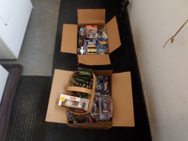 Photo Hot Wheels ,Match Box cars collection $100