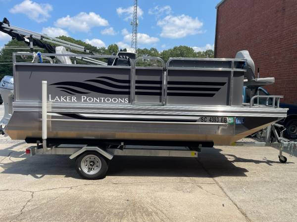 Photo Laker 714 Pontoon Boat $18,900