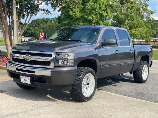 Photo Lifted 10 Chevy Silverado 1500 4x4 clean title southern truck on fuels $14,500