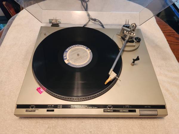 Photo Very Clean Technics SL-D30 Direct Drive Turntable, Record Player $230