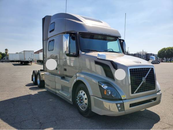 Photo 2018 Volvo 860 Semi Truck $51,995