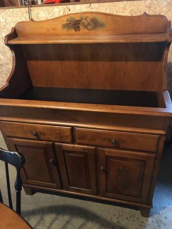 Photo Vintage Dining Room Dry Sink - Hutch $175