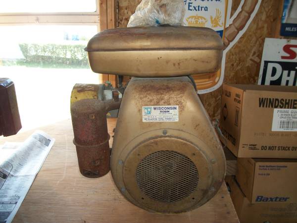 Photo Wisconsin Gas Engine For Parts Model EY44W $15