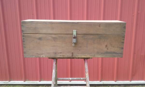 Photo old wood toolbox wtools - $100 (York Springs)