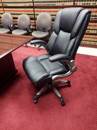 Photo NEW STATEVILLE EXECUTIVE CONFERENCE OR DESK LEATHER CHAIR - $180 (NEW MARKET VA)