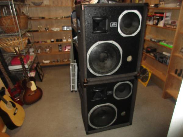 Photo Peavey 1510HT Speakers $350