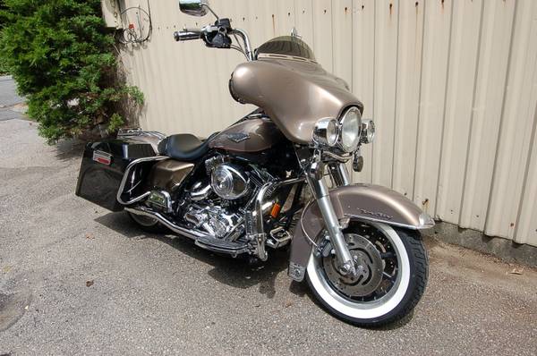 Photo 2004 Harley Davidson Road King $12,500
