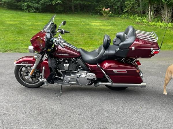 Photo 2017 Harley Ultra Top of the line Touring Bike $23,500