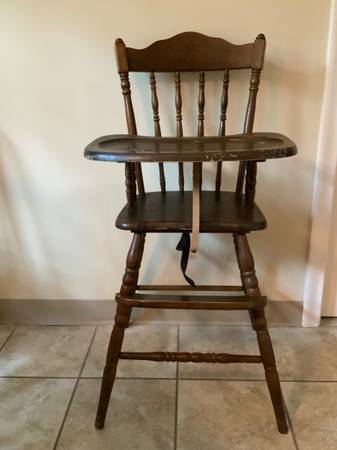 Photo Antique 1981 Oak Hill High Chair $125