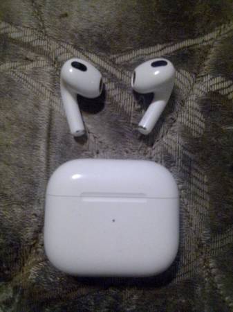 Photo Apple AirPods Generation 3 With Magsafe Case $105
