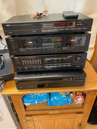 Photo Complete Yamaha  Design Acoustics stereo system $275