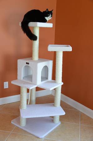 Photo Like New Armarkat Classic Faux Fleece  Sisal Cat Tree Scratching Post $125