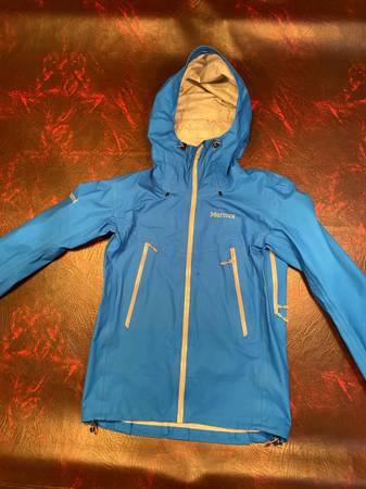 Marmot Red Star 3 layer nylon hooded hard shell ski jacket $75