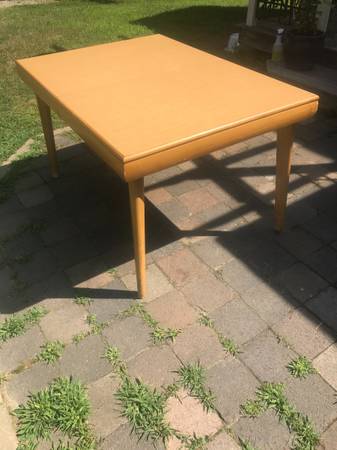 Photo Mid Century Blonde Formica dining table, possibly Wakfield A26 $200