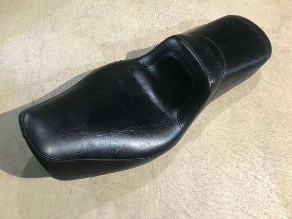 Photo Mustang 1996 - 2002 Harley Davidson Dyna WideGlide One Pc Seat 75649 $460