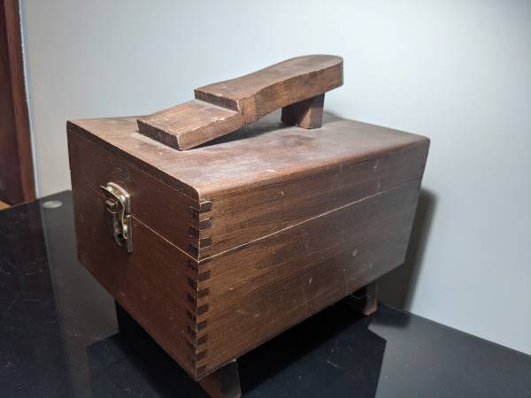 Photo Shoe shine kit - wooden box, brushes, more $10