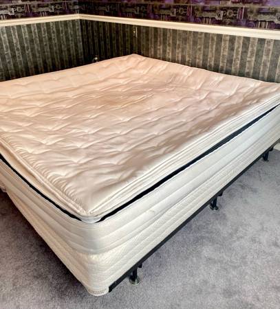 Photo US Flotation Soft-sided, Quilt top, King-Sized Waterbed for Sale