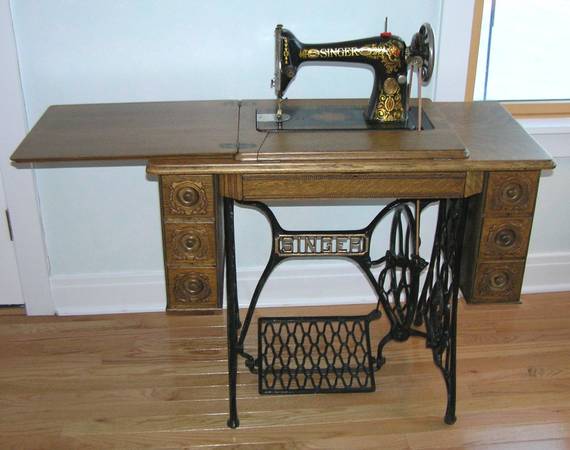 Photo WANTED - VINTAGE SINGER TREADLE SEWING MACHINE, ANY CONDITION