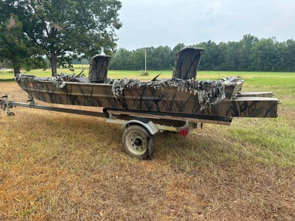 14 ft. Alumacraft Duck boat $1,700